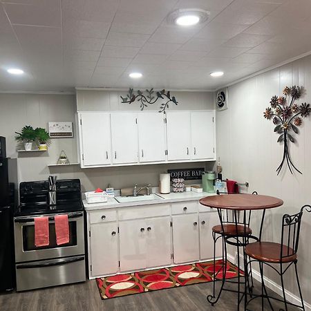 Cozy Buffalo Home-Sleeps 4 Lackawanna Eksteriør billede