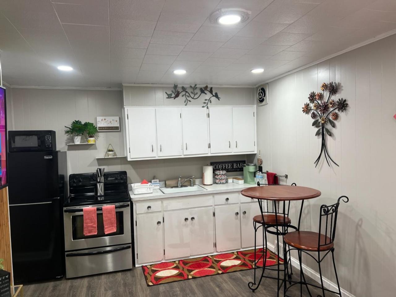 Cozy Buffalo Home-Sleeps 4 Lackawanna Eksteriør billede
